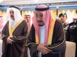 خادم الحرمين الشريفين يؤدي صلاة الميت على الأمير بندر بن عبدالعزيز آل سعود
