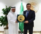 رئيس الوزراء اليمني يزور مركز الملك سلمان للإغاثة ويلتقي مسؤوليه