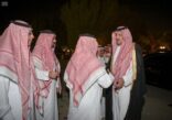 أمير منطقة المدينة يقدم واجب العزاء لذوي الفقيد السديري
