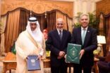 الصندوق السعودي يوقع قرضين بقيمة 367.5 مليون ريال لتمويل إنشاء مدارس وطرق في أفغانستان