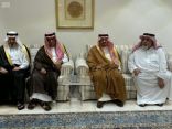 أمير منطقة الرياض يقدم العزاء في وفاة حمود الرشيد