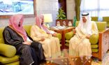 سمو الأمير فيصل بن بندر يستقبل مدير فرع وزارة الشؤون الإسلامية بالمنطقة