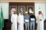 مدير جامعة جازان يكرم مهندسَيْن أعادا تشغيل 120 عيادة بالجامعة