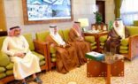 سمو أمير منطقة الرياض يلتقي رئيس مجلس إدارة النادي الأدبي بالرياض