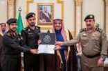 الأمير فيصل بن مشعل يُكرّم عدد من الأفراد المتميزين بإدارة الدوريات الأمنية