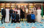 أمير الباحة يستقبل بمكتبه بالإمارة رئيس نادي الباحة الرياضي