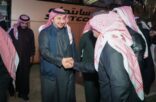 الأمير عبدالعزيز بن فهد بن تركي بن عبدالعزيز يطلع على مراحل عصر الزيتون وتعبئته بشركة الجوف