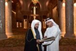 وزير الشؤون الإسلامية يزور جامع الشيخ زايد الكبير في أبو ظبي