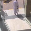 القبض على مواطن بحيازته سلاح رشاش بأحد مطاعم الرياض