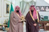سمو أمير الحدود الشمالية يستقبل الرئيس العام لهيئة الأمر بالمعروف