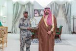 سمو أمير الحدود الشمالية يكّرم الشمري لإنقاذ سيدة وأطفالها من حادث مروري