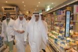أمين الشرقية يتفقد أحد مراكز التسوق بالخبر للاطلاع على مستوى الإلتزام بالقرارات الاحترازية