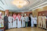 أمير المدينة المنورة يلتقي فريق العزل الصحي على مستوى المنطقة