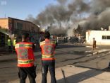 الدفاع المدني تسيطر على حريق اندلع في عدد من المحلات التجارية بالسوق الدولي بتبوك