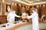 أمين الشرقية يكرم عدد من موظفي بلدية وسط الدمام المتميزين نظير جهودهم