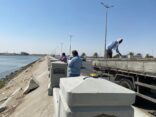 بلدية القطيف تبدأ بأعمال صيانة السور الخرساني لجسر شارع الرياض بطول 2000 متر