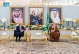 نائب وزير الدفاع يلتقي وزير الدفاع بالمملكة المتحدة