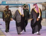 سمو ولي العهد يستقبل سمو ولي العهد بدولة الكويت لدى وصوله الرياض