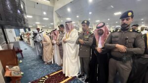 محافظ الجبيل “الداود” يشارك الأهالي فرحة العيد ويطمئن على المرضى