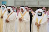 المصلون يؤدون صلاة عيد الفطر المبارك في المملكة – صور