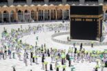 الشؤون الإسلامية توزع أكثر من 14 ألف مظلة شمسية للمعتمرين في آخر جمعة من رمضان