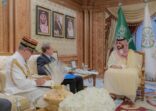 وزير الدفاع يلتقي السفير الفرنسي لدى المملكة