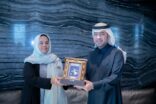 الحقيل يلتقي وزيرة المدن والتخطيط بجمهورية جيبوتي لبحث فرص التعاون بين البلدين