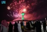 الألعاب النارية ترسم لوحات جمالية في سماء محافظة الخبر
