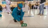 شؤون الحرمين تزيل ملصقات التباعد الجسدي من جميع المواقع بالمسجد الحرام