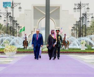 ولي العهد يستقبل رئيس الولايات المتحدة الأمريكية في الديوان الملكي بقصر اليمامة ويقيم مأدبة غداء رسمية
