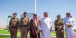 محافظ عقلة الصقور يدشن سارية العلم بالدوار الشرقي للمحافظة