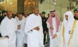 رئيس مجلس السيادة السوداني يؤدي مناسك العمرة