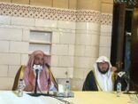 العنزي يلقي محاضرة عن المنهج الدعوي الصحيح والفرق المخالفة له بحضور المفتي