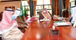 أمير تبوك يطلع على تقرير عن مشروعات الأمانة بالمنطقة