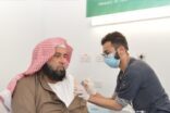معالي الرئيس العام لهيئة الأمر بالمعروف والنهي عن المنكر يتلقى الجرعة الأولى من لقاح كورونا