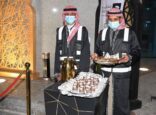 الشؤون الإسلامية تستقبل زوار معرض المصحف بالتمر والقهوة العربية