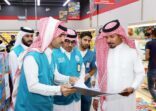 رئيس بلدية النعيرية يتفقد سير الجولات الرقابية على المراكز التجارية