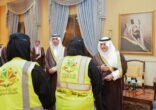 أمير تبوك يكرم المشاركين في أعمال الحج والعمرة بمنفذ حالة عمار