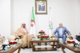 المعجب يلتقي نظيره الجزائري طبّي ويزور عدداً من الجهات العدلية والقضائية بالجزائر