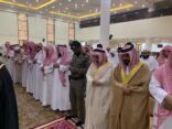 محافظ الجبيل يؤدي صلاة الإستسقاء مع جموع المصلين