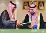 أمير نجران يتسلم التقرير السنوي لأنشطة مركز الملك عبدالعزيز للحوار الوطني بالمنطقة