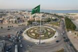 أمانة الشرقية تزين الميادين  والطرق الرئيسية ومبانيها بالأعلام احتفاء بيوم العلم