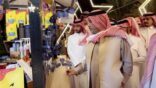 محافظ ⁧‫تثليث‬⁩ يدشن مبادرة السوق الرمضاني