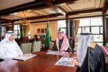 أمير تبوك يطلع على نسب الإنجاز بالمشروعات التي تنفذها أمانة المنطقة
