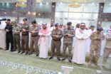 محافظ محايل يؤدي الصلاة على شهيد الواجب الهلالي وينقل تعازي القيادة لذويه