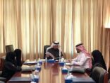 الخريف يلتقي رئيس مركز التنمية بالقطيف ويطّلع على عرض فعاليات اليوم السعودي العالمي للتطوع