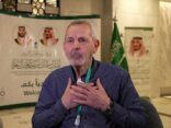 معتمر نمساوي يروي قصته مع الكعبة لأ أُصدق. بالأمس من شاشة التلفاز واليوم أمامها !”