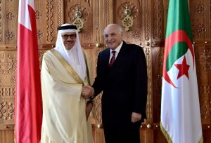 وزير الخارجية الجزائري يلتقي نظيره البحريني