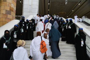 فتيات الكشافة.. عطاء وتفاني متوج بدعوات ضيوف الرحمن