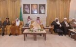 محافظ القطيف يلتقي جموع المهنئين بالأضحى المبارك.. ويهنئ القيادة بالعيد السعيد ونجاح موسم الحج